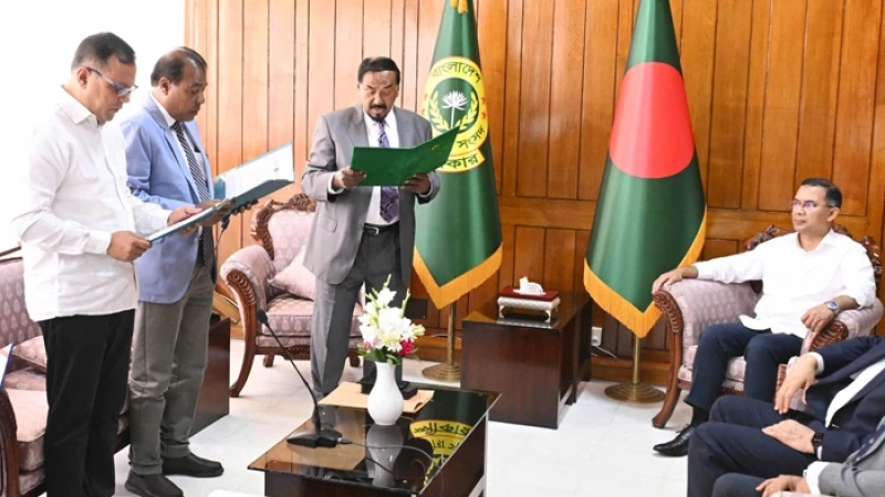 প্রধানমন্ত্রীর উপস্থিতিতে নবনির্বাচিত দুই এমপির শপথ গ্রহণ