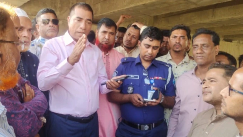 পটিয়ায় লবণ শিল্প রক্ষায় চাঁনখালী খাল পরিদর্শন, ড্রেজিং ও গার্ডার অপসারণের নির্দেশ এমপির