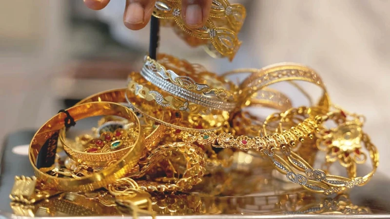 রেকর্ড উচ্চতায় স্বর্ণের দাম, ভরি কত