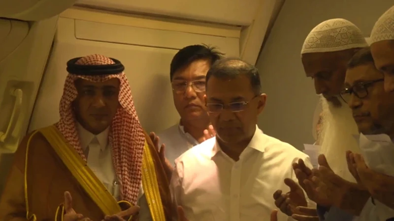 হজ ফ্লাইটের আনুষ্ঠানিক উদ্বোধন করলেন প্রধানমন্ত্রী