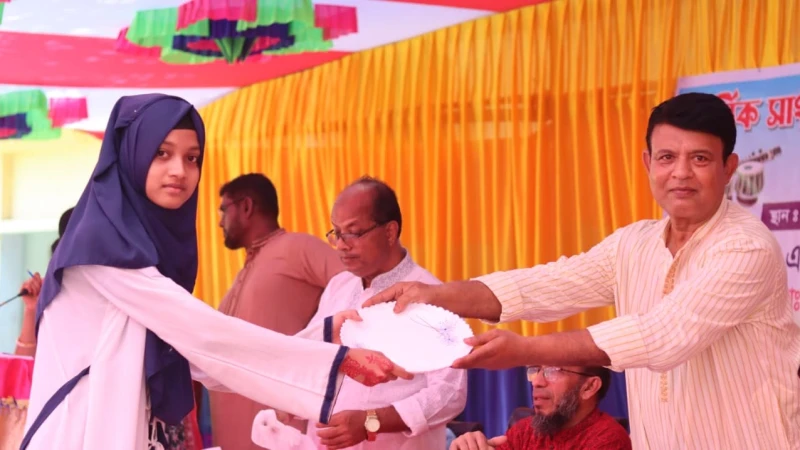 বাগেরহাটে মধুদিয়া ইচ্ছাময়ী মাধ্যমিক বিদ্যালয়ে দুই দিনব্যাপী সাংস্কৃতিক ও ক্রীড়া প্রতিযোগিতা শেষে পুরস্কার বিতরণী