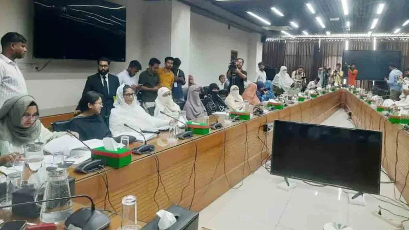 ইসিতে মনোনয়ন জমা দিলেন ১১ দলের নারী প্রার্থীরা