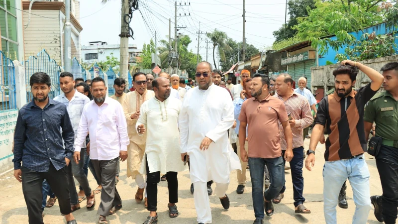 ১০ নম্বর ওয়ার্ড পরিদর্শনে সিসিক প্রশাসক, দ্রুত উন্নয়ন কাজের আশ্বাস