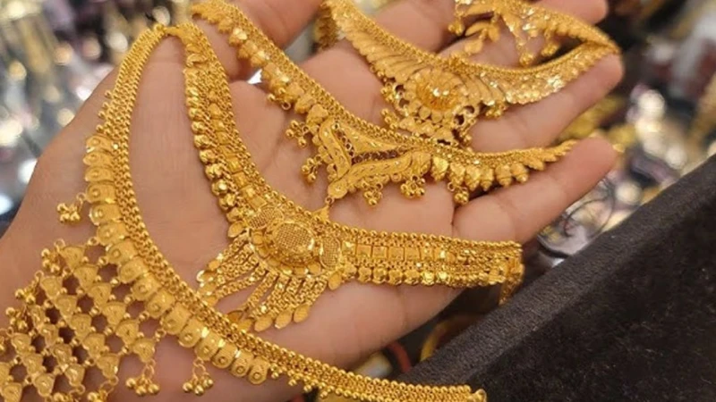 দেশে স্বর্ণের দামে বড় পতন