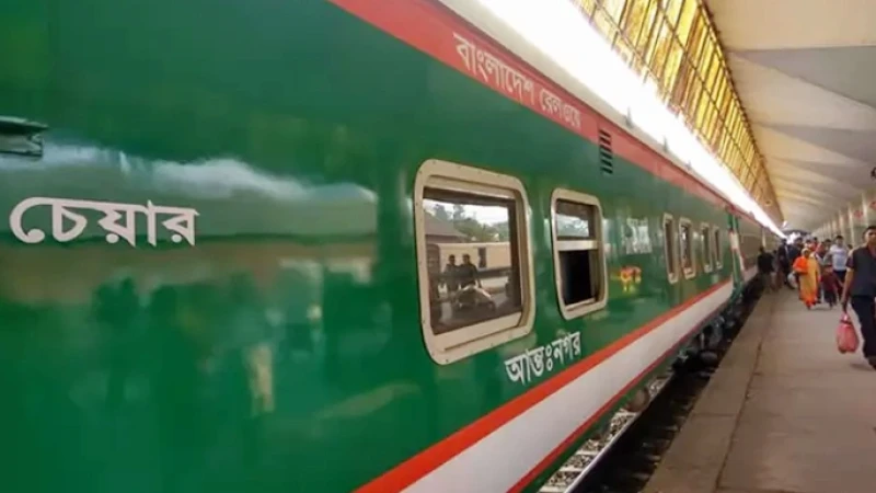 কমলাপুর স্টেশনে ট্রেনে কাটা পড়ে নারীর মৃত্যু