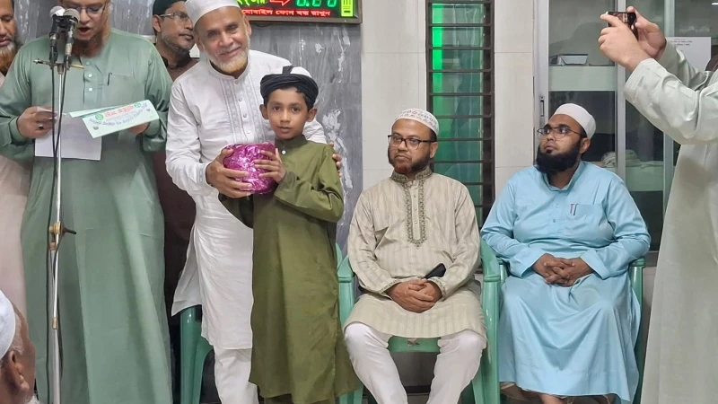 পটিয়ায় খানেকায়ে হামিদিয়া শাহ মজিদিয়া রশিদিয়ায় হাফেজদের দস্তারবন্ধি অনুষ্ঠিত