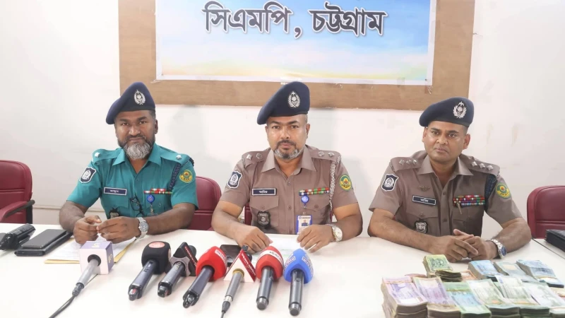 চান্দগাঁওয়ে পুলিশের অভিযানে ২৩ লাখ টাকা উদ্ধার, মূলহোতা গ্রেফতার