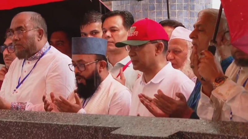 সিলেটে হজরত শাহজালাল (রহ.) এর মাজার জিয়ারত করেছেন প্রধানমন্ত্রী