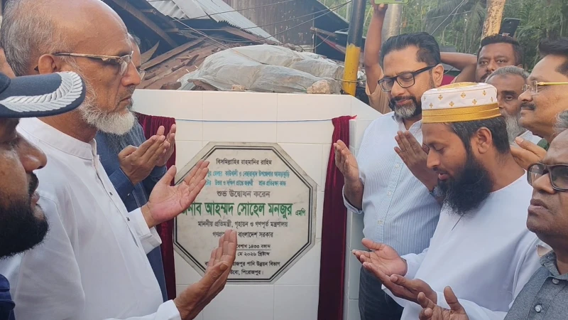 পিরোজপুরে আমড়াঝুড়ি ফেরিঘাটে জরুরি প্রতিরক্ষা কাজের উদ্বোধন