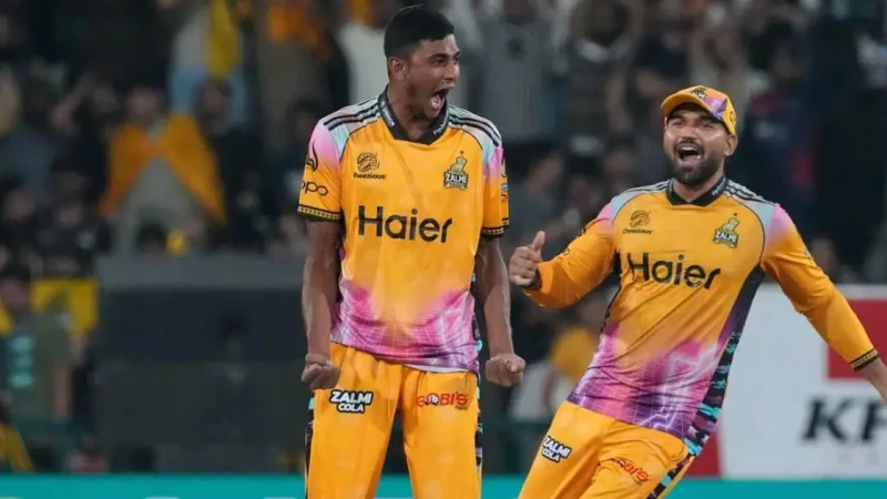 ফাইনালে নাহিদ-হার্ডির বোলিং তোপ, ১২৯ রানেই গুটিয়ে গেল হায়দরাবাদ