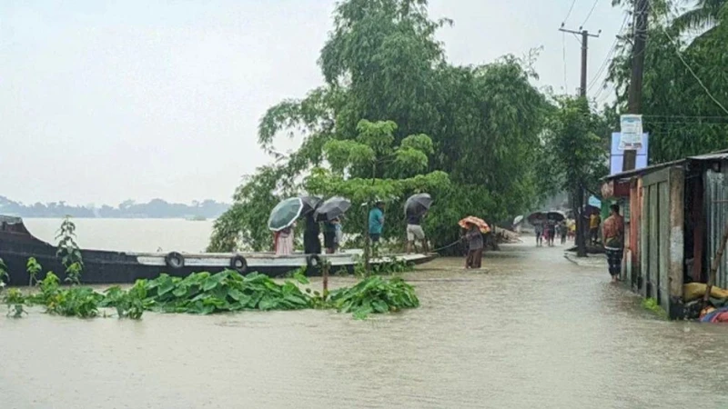 বিপৎসীমার ওপরে ৮ নদীর পানি