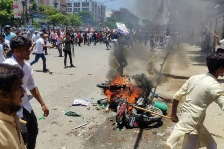 মিরপুরে সরকারি বাঙলা কলেজের সামনে বিএনপির পদযাত্রায় হামলা