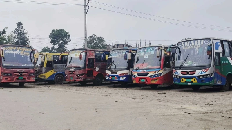 হাজীগঞ্জে শ্রমিকদের ওপর হামলার প্রতিবাদে কুমিল্লা–চাঁদপুর রুটে বাস চলাচল বন্ধ