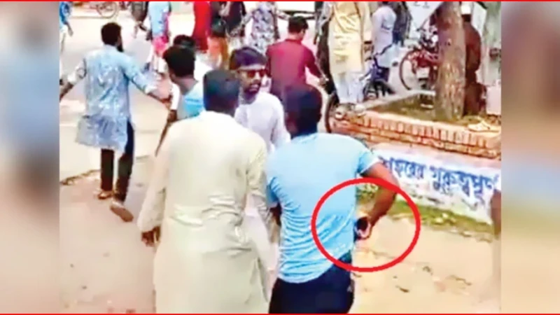 নাসীরুদ্দীন পাটওয়ারীর ওপর ডিম নিক্ষেপ, অস্ত্র নিয়ে মব সৃষ্টির অভিযোগ বিএনপির