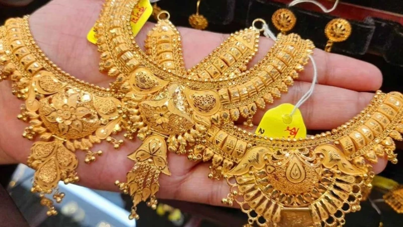 স্বর্ণের দামে আবারও বড় পতন, ভরি কত?