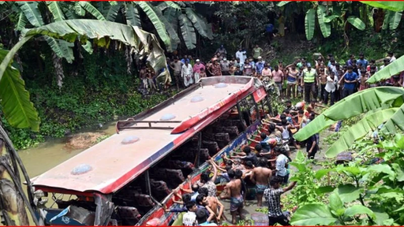 কুষ্টিয়ায় ট্রাক-বাসের মুখোমুখি সংঘর্ষে নিহত ৩, আহত ২৫