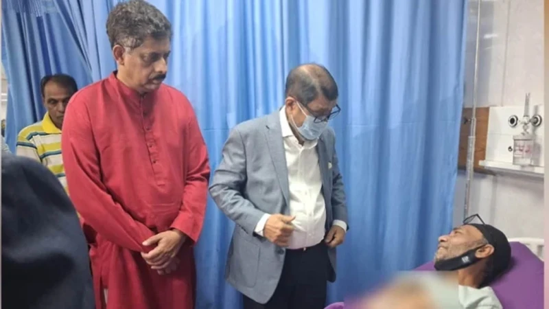 রামিসার অসুস্থ বাবাকে দেখতে হাসপাতালে গেলেন স্বাস্থ্যমন্ত্রী