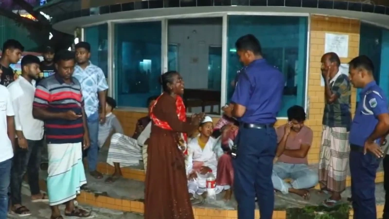 ছেলের সামনে বাবাকে গুলি করে হত্যা, আরেকজনকে ছুরিকাঘাতে খুন