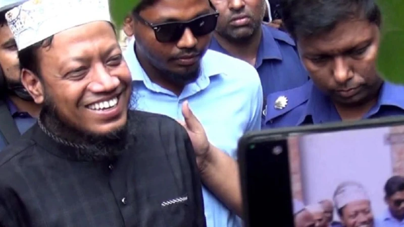 মানহানির মামলায় স্থায়ী জামিন পেলেন আমির হামজা