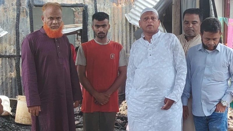 মুরাদনগরে শর্টসার্কিটের আগুনে বসতঘর পুড়ে ছাই, ক্ষতি প্রায় ৫ লাখ টাকা