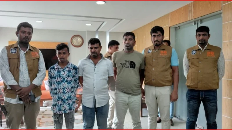 ‘শয়তানের নিঃশ্বাস’ স্প্রে করে লুট: নওগাঁয় প্রতারক চক্রের ৩ সদস্য গ্রেপ্তার