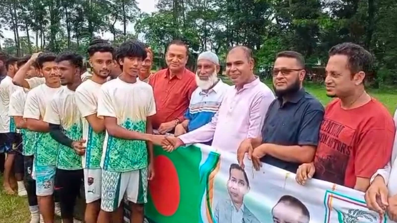 পটিয়ায় শহীদ জিয়া স্মৃতি সংসদের প্রীতি ফুটবল টুর্নামেন্টে হাইদগাঁও ইউনিয়নের জয়