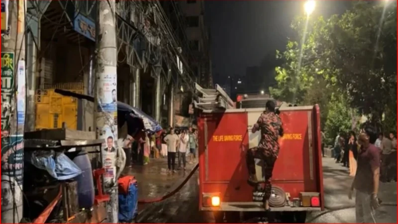কাঁটাবনের বহুতল ভবনের আগুন নিয়ন্ত্রণে, নিহত ২