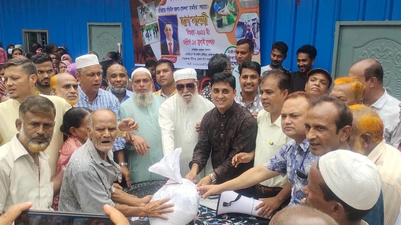 পটিয়ায় আড়াই হাজার বন্যাদুর্গত পরিবারের মাঝে খাদ্যসামগ্রী বিতরণ