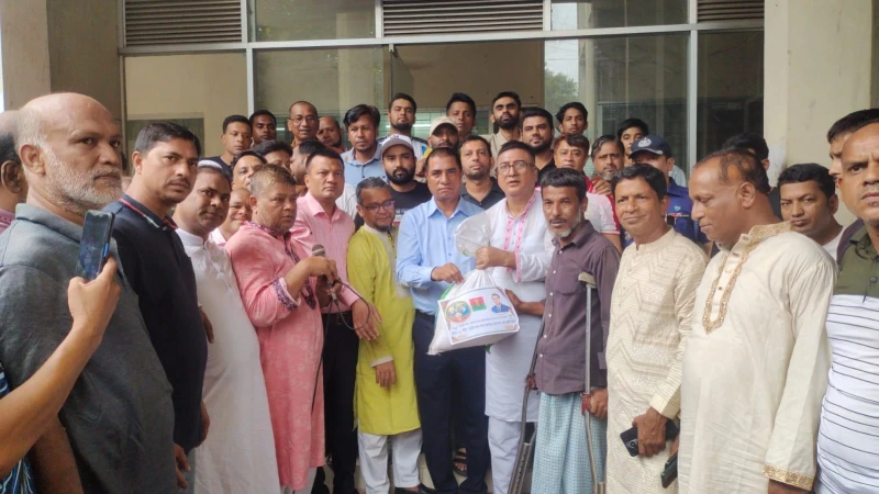 পটিয়া পৌরসভায় বন্যাদুর্গতদের মাঝে ত্রাণের চাল বিতরণ কর্মসূচির উদ্বোধন
