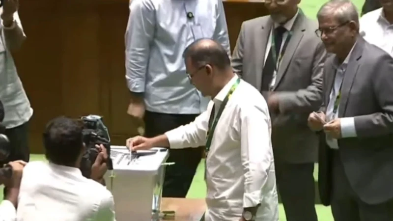 রাষ্ট্রপতি নির্বাচনে ভোট দিলেন প্রধানমন্ত্রী, স্পিকার ও বিরোধীদলীয় নেতা