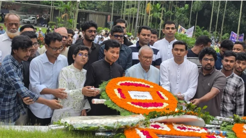 জাতীয় কবি কাজী নজরুলের সমাধিতে ঢাবি ছাত্রদলের শ্রদ্ধা