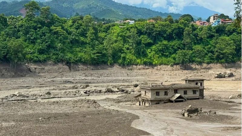 নেপাল-তিব্বত সীমান্তে বন্যা : ৫৫৮ নিখোঁজ, উদ্ধারকাজে চীনা কর্মীরা
