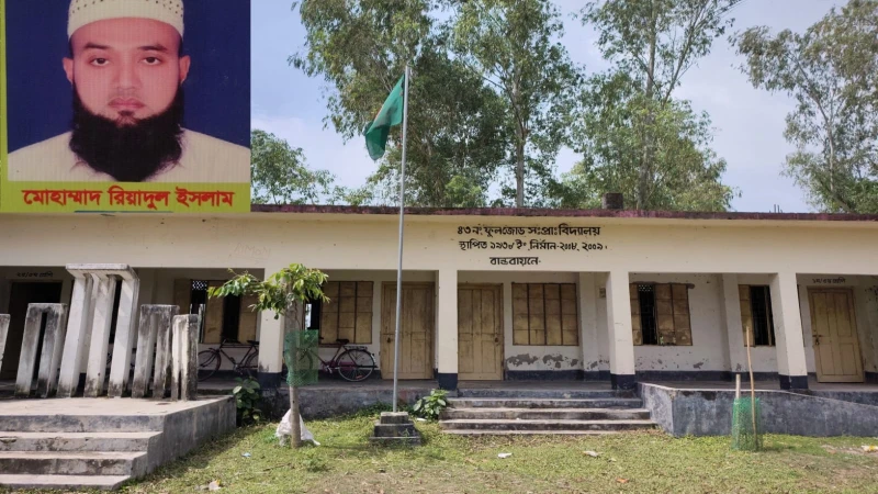 পরীক্ষা চলাকালেও বিদ্যালয়ে অনুপস্থিত ভারপ্রাপ্ত প্রধান শিক্ষক, ইচ্ছেমতো আসা-যাওয়ার অভিযোগ