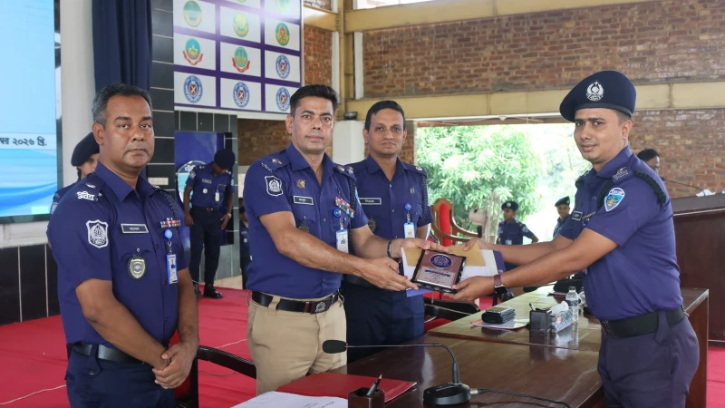 চট্টগ্রাম জেলার শ্রেষ্ঠ ওয়ারেন্ট তামিলকারী কর্মকর্তা পটিয়ার এসআই জুয়েল উদ্দিন
