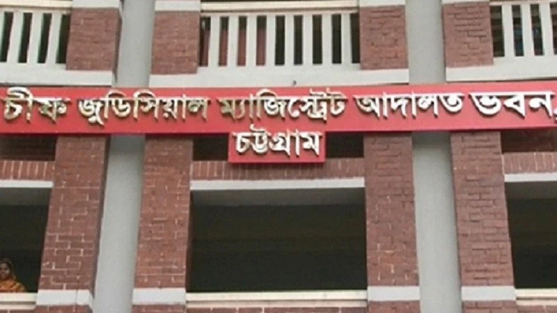 পুলিশ কর্মকর্তা সেজে মামলার বাদীদের কাছ থেকে টাকা আদায়ের অভিযোগ, মুহুরী গ্রেপ্তার