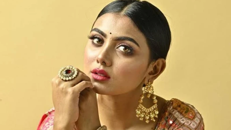 সহশিল্পী বদলে নতুন মিশনে ইধিকা পাল