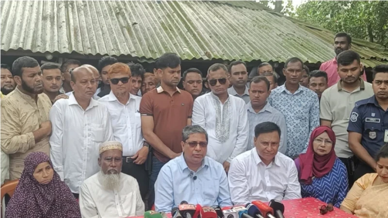 আবু সাঈদের বাড়ি ও কবরস্থানের উন্নয়নে এক কোটি টাকা দেওয়ার ঘোষণা