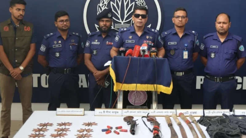 রাউজানে সন্ত্রাসীর গুলিতে ১২ পুলিশ সদস্য আহত