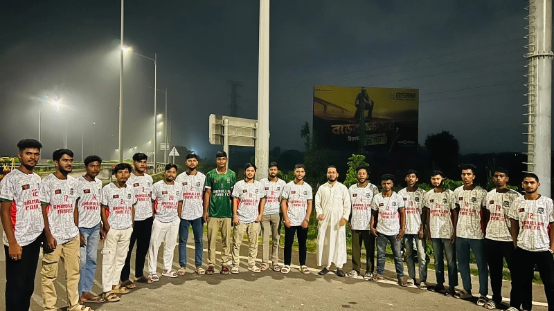 আমানউল্লাহ পাড়া এফসির খেলোয়াড়দের জার্সি উপহার দিলেন ইকবাল হায়দার