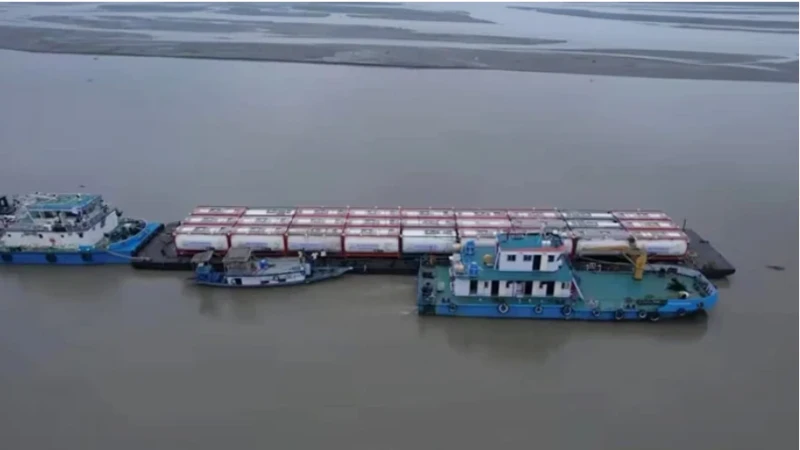 সাত দশক পর ব্রহ্মপুত্র দিয়ে আসাম থেকে বাংলাদেশে মিথানল