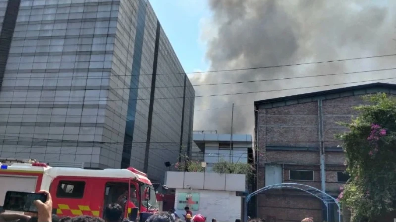 গাজীপুরে ওষুধ কারখানায় ভয়াবহ আগুন, নিয়ন্ত্রণে কাজ করছে ২০ ইউনিট