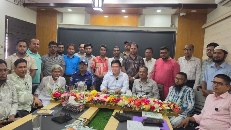 গণমাধ্যমের ওপর দোষ চাপিয়ে দেশের সংকট নিরসন সম্ভব নয়: আহমেদ আবু জাফর