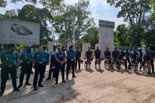 ঢাকার সোহরাওয়ার্দী উদ্যানে বিএনপির জনসমাবেশ উদ্যানে আশপাশে পুলিশের সতর্ক অবস্থান