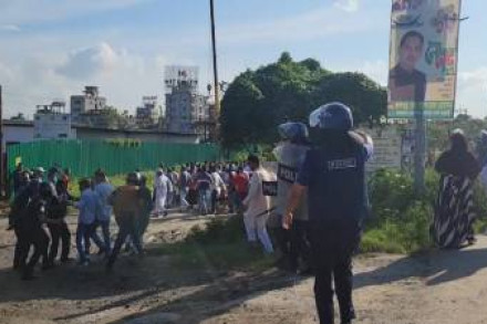 মুন্সীগঞ্জ শহরের মাঠপাড়া এলাকায় জাতীয় পার্টির পরিচিতিসভায় দুই পক্ষে সংঘর্ষ