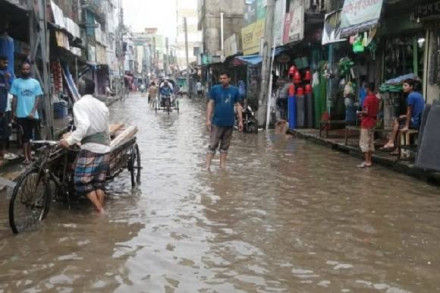 কেরানীগঞ্জে প্রায় ২ শতাধিক পরিবার পানিবন্দি এক মাস ধরে