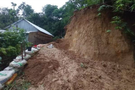 বৃষ্টিতে সিলেটে ভূমিধস, 